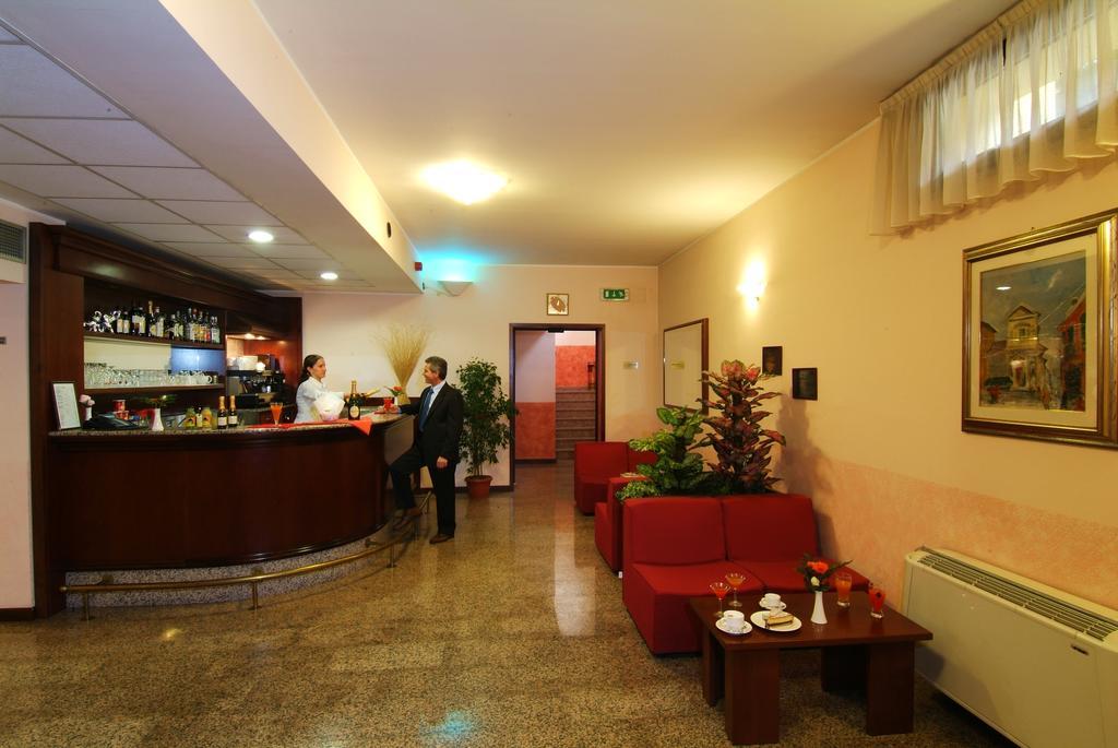 Hotel Majestic Сан Джулиано Миланезе Интериор снимка